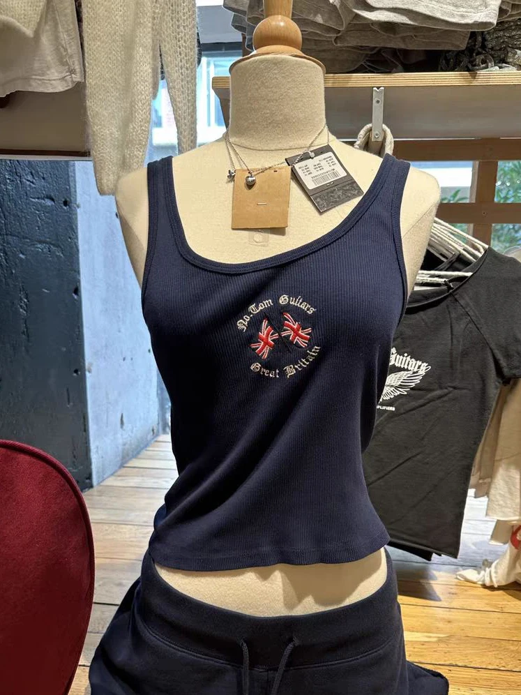 Женский топ в рубчик с вышивкой флага и буквенным принтом летний хлопковый
