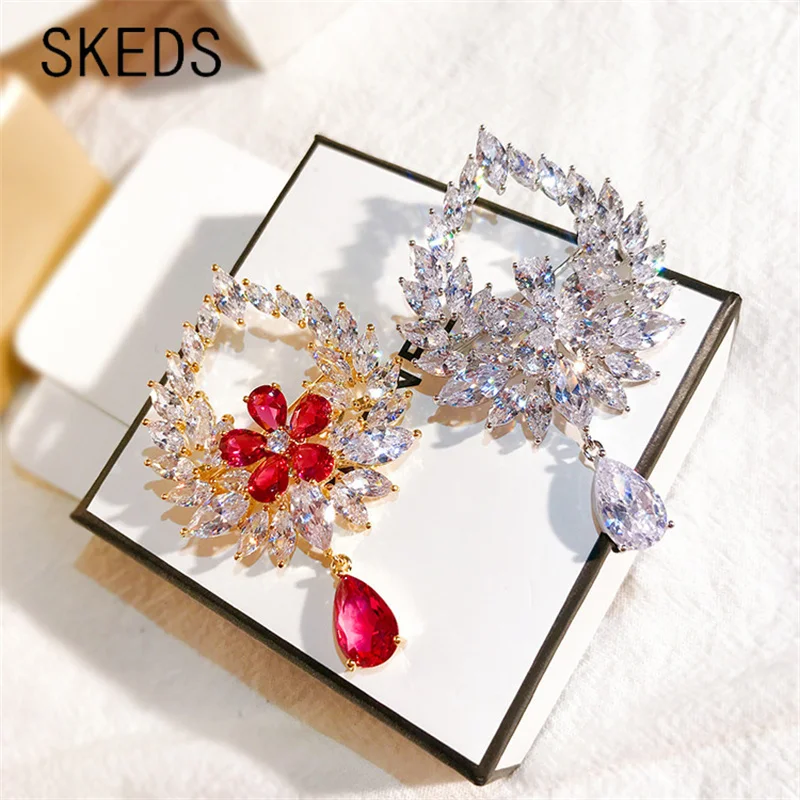 

SKEDS Retro Creative Exquisite Women Rhinestone Brooches Pins Metal Elegant Lady Party Banquet Jewelry Suit Clothing Badges Pin