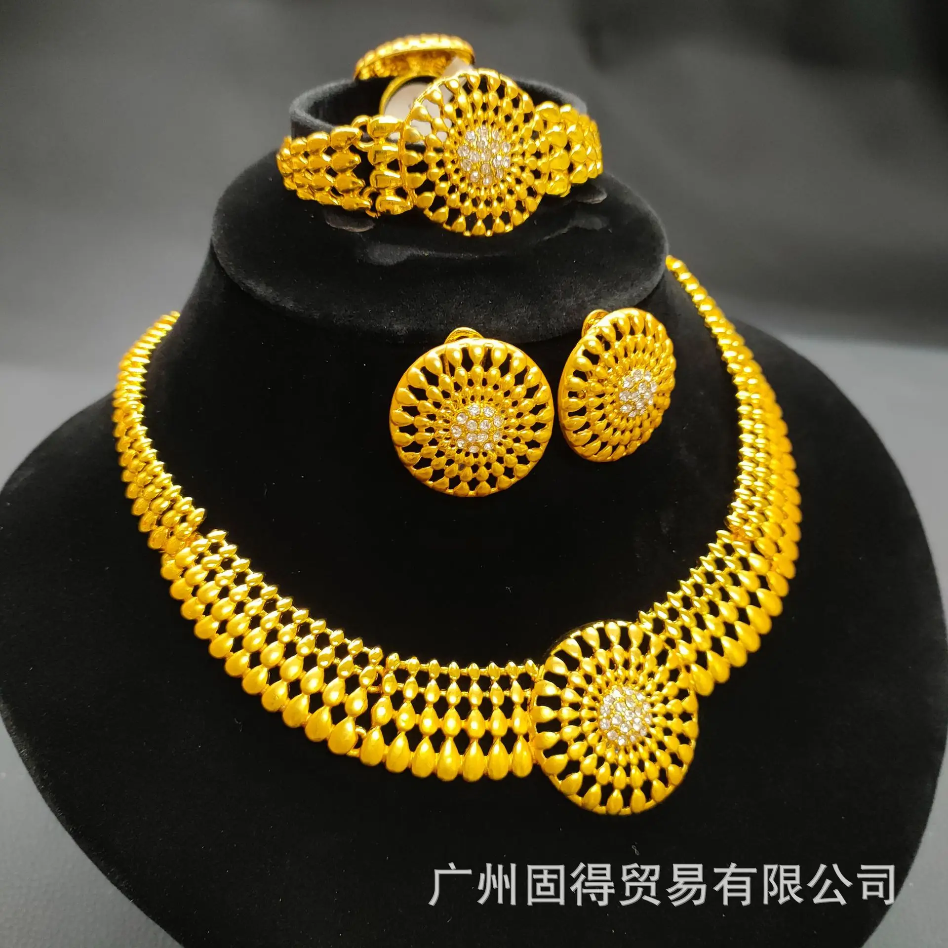 Большой набор из 24 к Дубая золотого сплава в европейском американском и