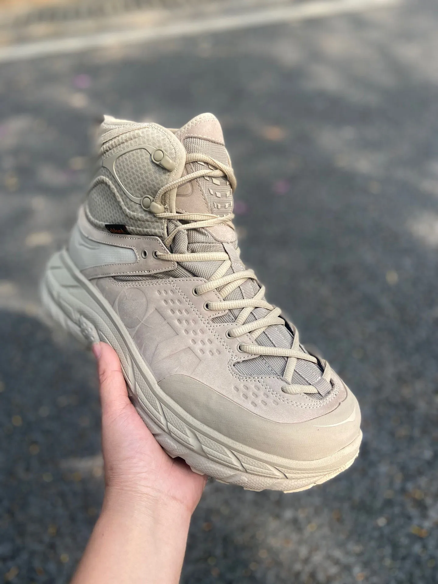 Men`s outdoor cowhide leather breathable thick sole hiking boots mens slip-resistant shockproof field trekking climbing boots