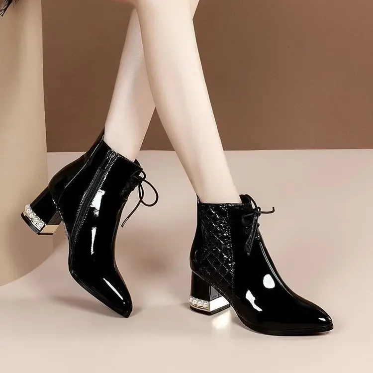 

Модные ботинки из лакированной кожи, женские ботильоны с острым носком, черные короткие ботинки, Зимние теплые плюшевые ботинки на толстом каблуке и молнии, Botas Mujer