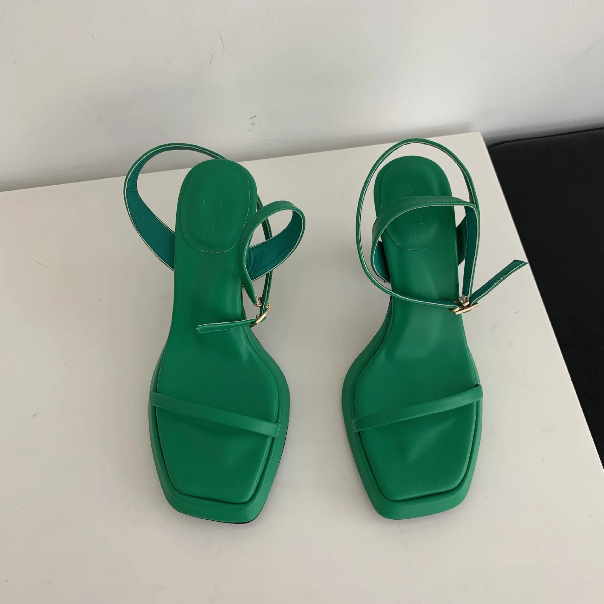 

Low Sandals Woman Leather Low-heeled Rubber PU Slides Rome Fabric Hoof Heels Low Sandals Woman Leather Low-heeled Hoof Heels Sli