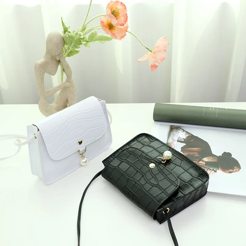 Crocodile pattern small square bag 2023 ladies bag foreign trade small bag women's bag fresh and sweet pendant crossbody bag