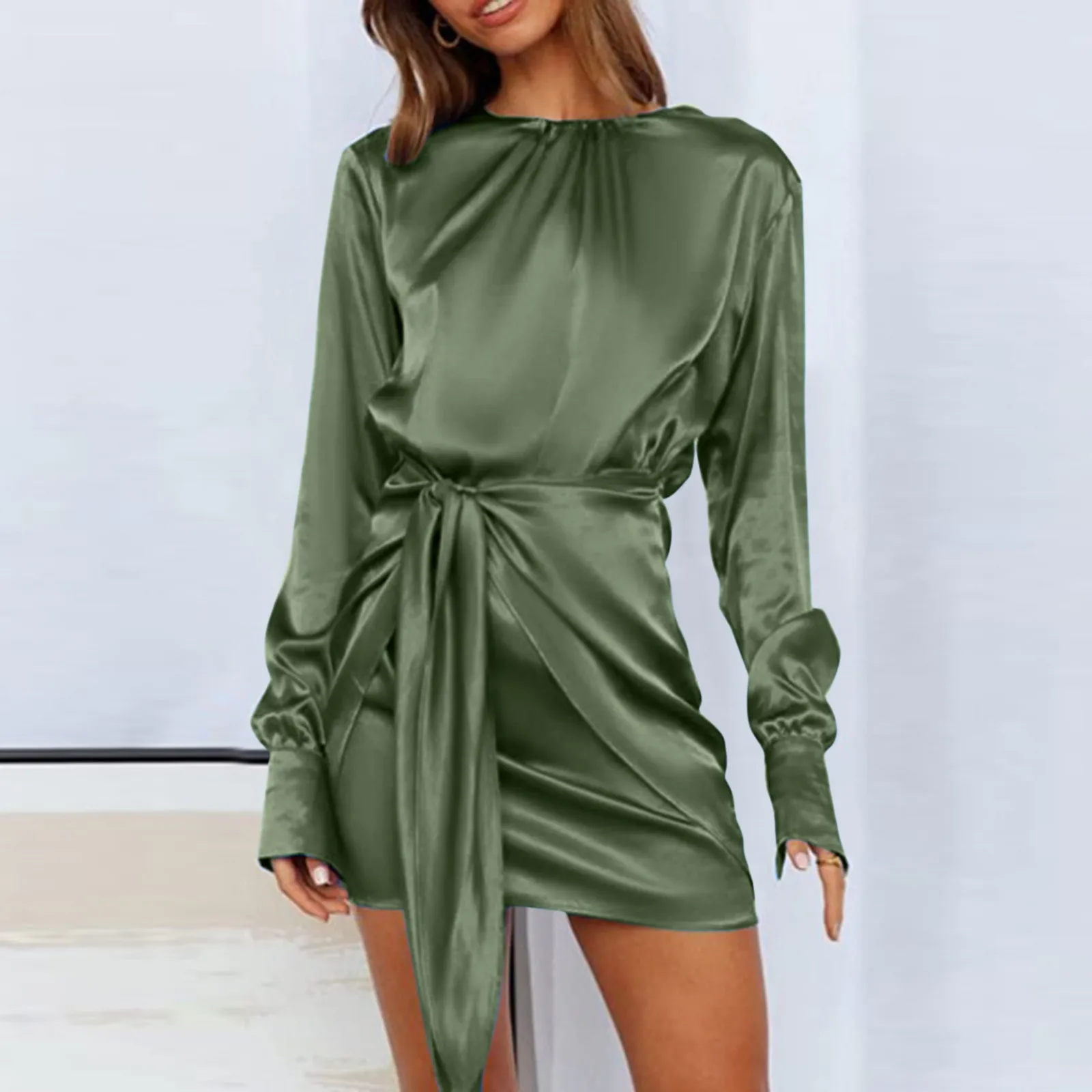 

Женское атласное мини-платье с длинным рукавом, с завышенной талией