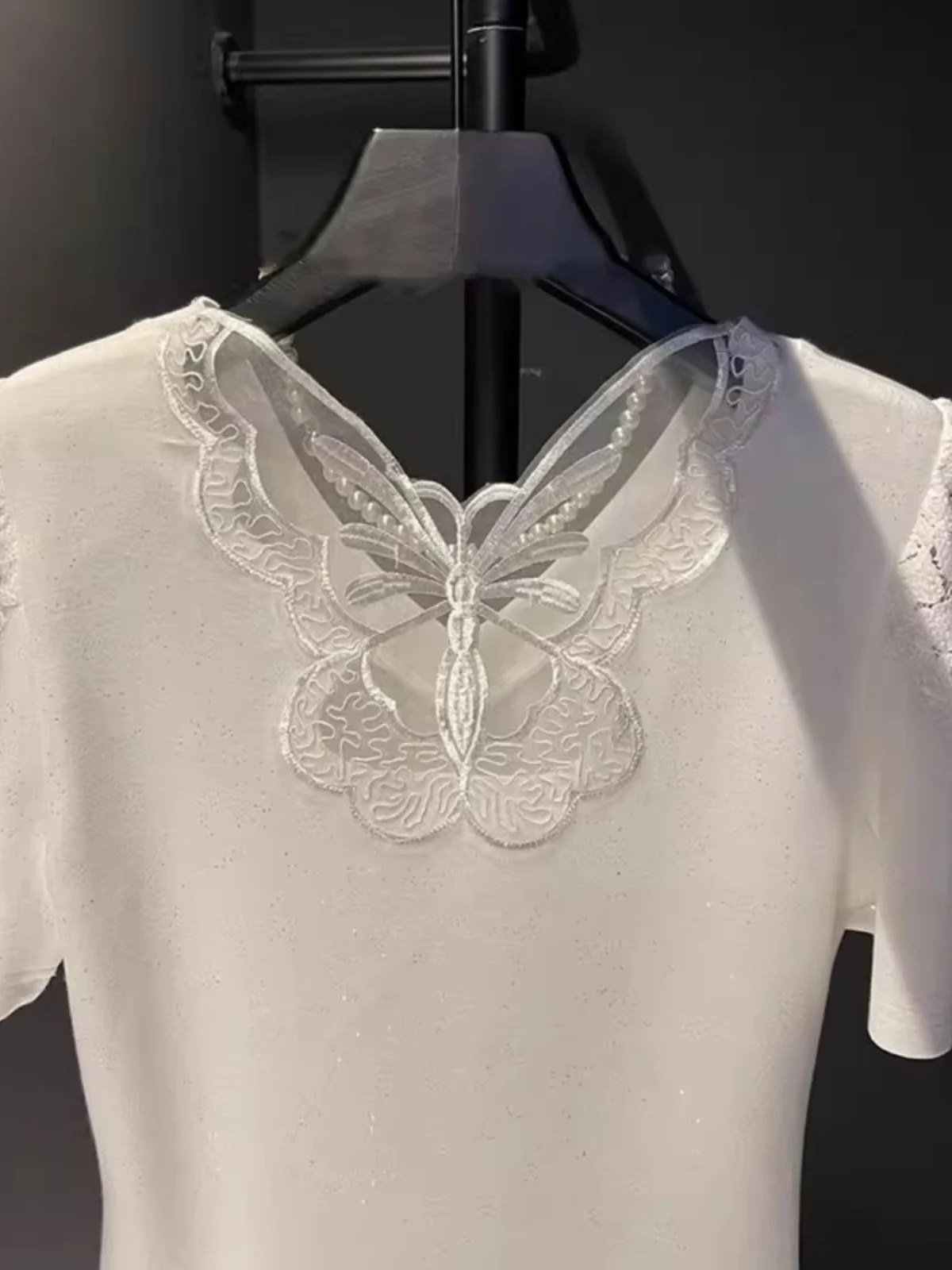 Шикарная темпераментная белая футболка с короткими рукавами женская летняя 2024