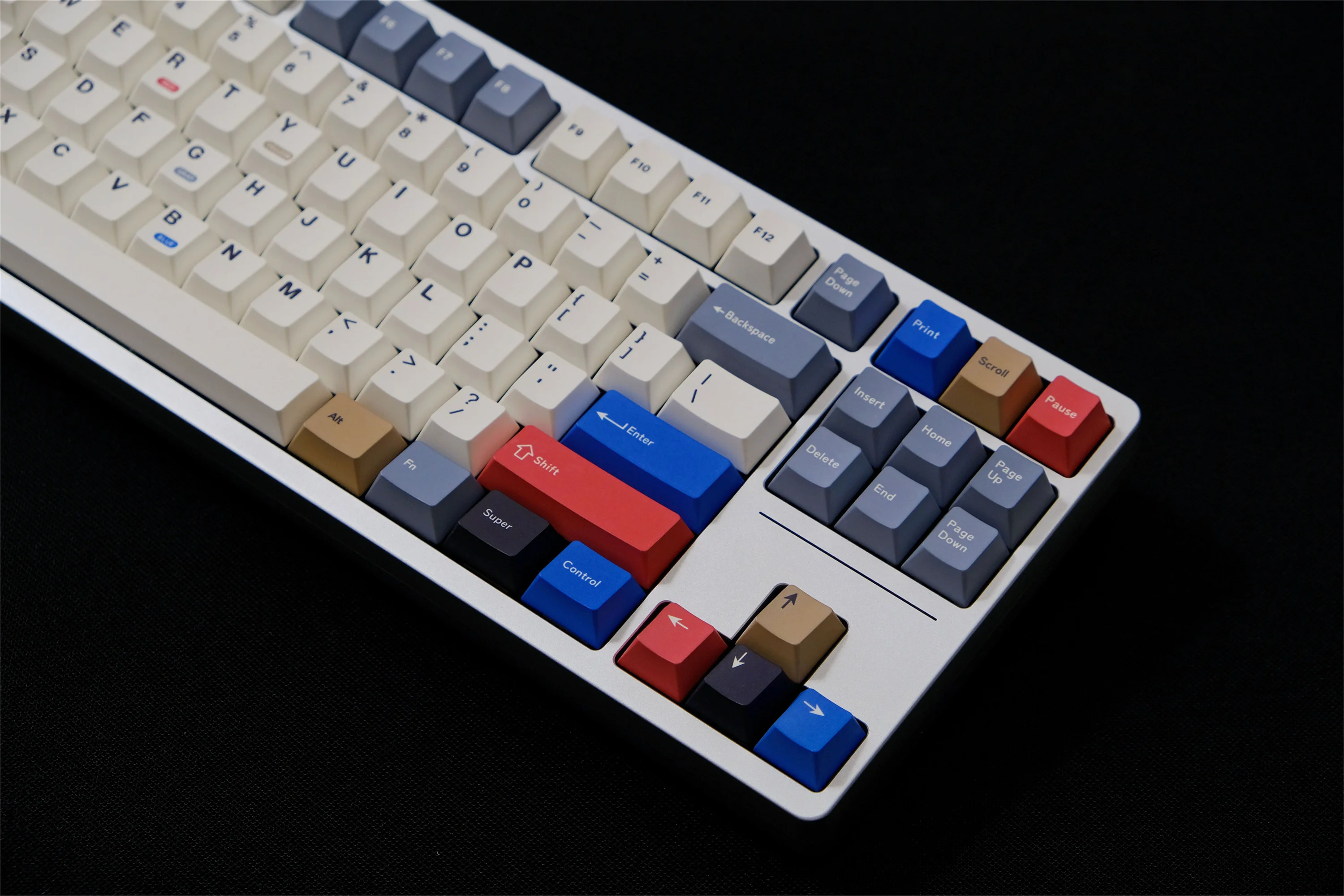 Фото Набор клавиш Retro100, 143 клавиши, материал PBT, профиль Cherry, DYE-SUB, для переключателей MX, клавиши для механических клавиатур Alice Wooting. №5
