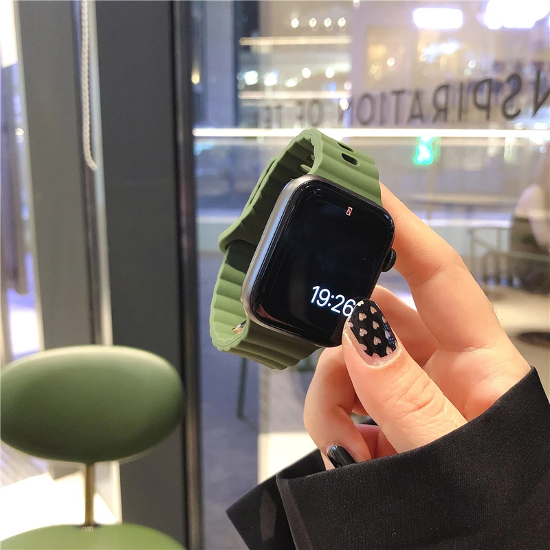 

Ремешок силиконовый для Apple Watch Band 49 мм 38 40 41 42 44 мм, мягкий спортивный мужской и женский браслет для iWatch Series 8 Ultra 7 6 5 4, 2022