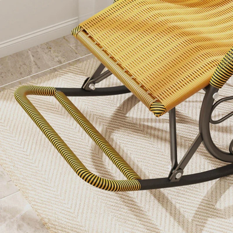 Скандинавское комфортное кресло с откидной спинкой современный дизайн