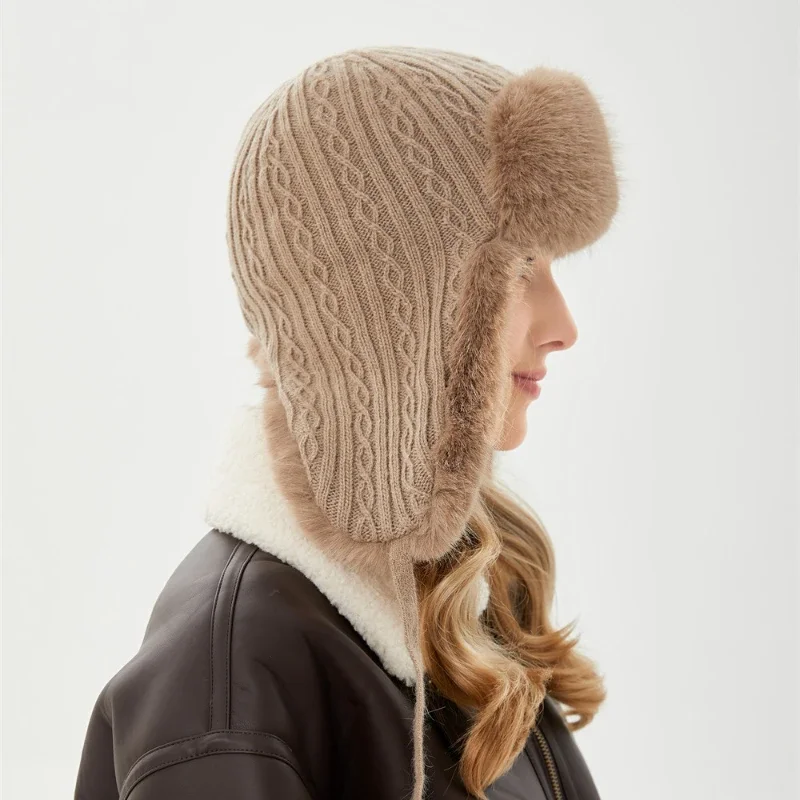 Женская зимняя шапка-бомбер из искусственного кроличьего меха