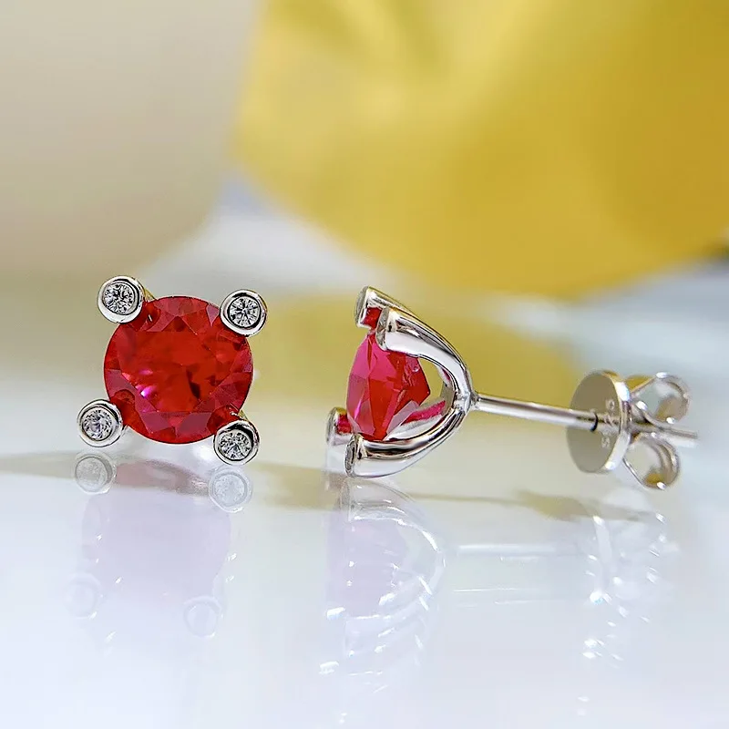 

Женские серьги-гвоздики из серебра 925 пробы, с фианитом