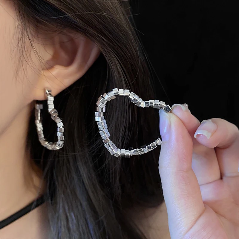 

Irregular Love Hoop Earring Women For Simple Trendy Romantic Jewelry Wholesale Nice Gifts Stud Earrings Luxury Designer New