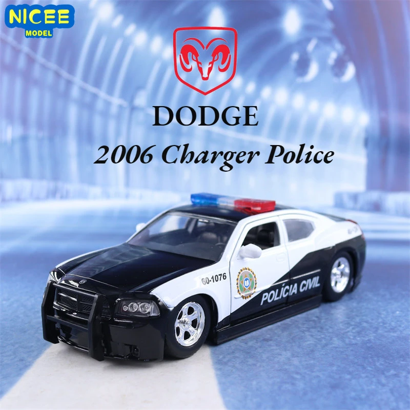 

1:24 2006 Dodge Charger police car High Simulation Diecast Car Metal Alloy Model Car Children's toys collection gifts J241