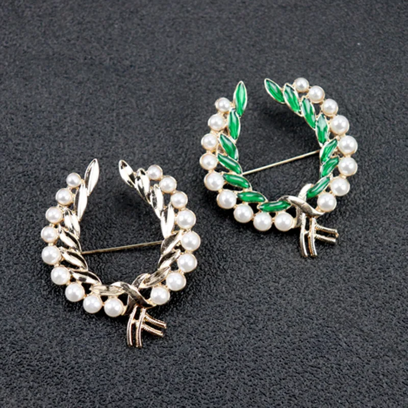 

Винтажная эмалированная брошь в европейском стиле