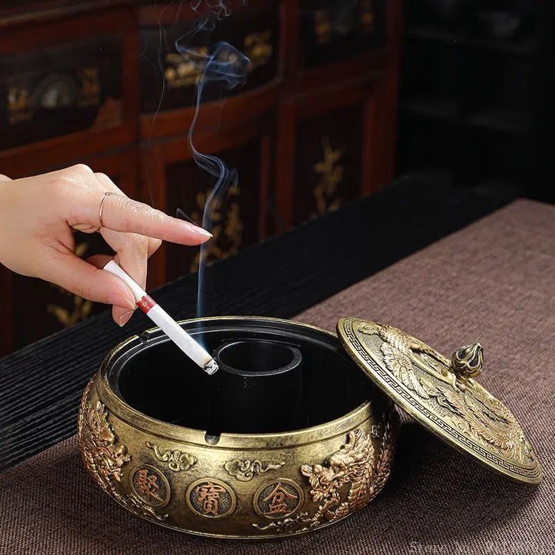 

1pc Creative Portable Retro Light Luxury With Cover Ashtray Home Living Room Desktop Anti Fly Ash Resin Dragon Pattern Ashtray