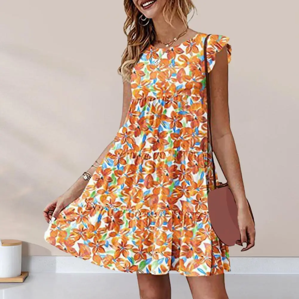 

Модное праздничное платье с завышенной талией и цветочным принтом