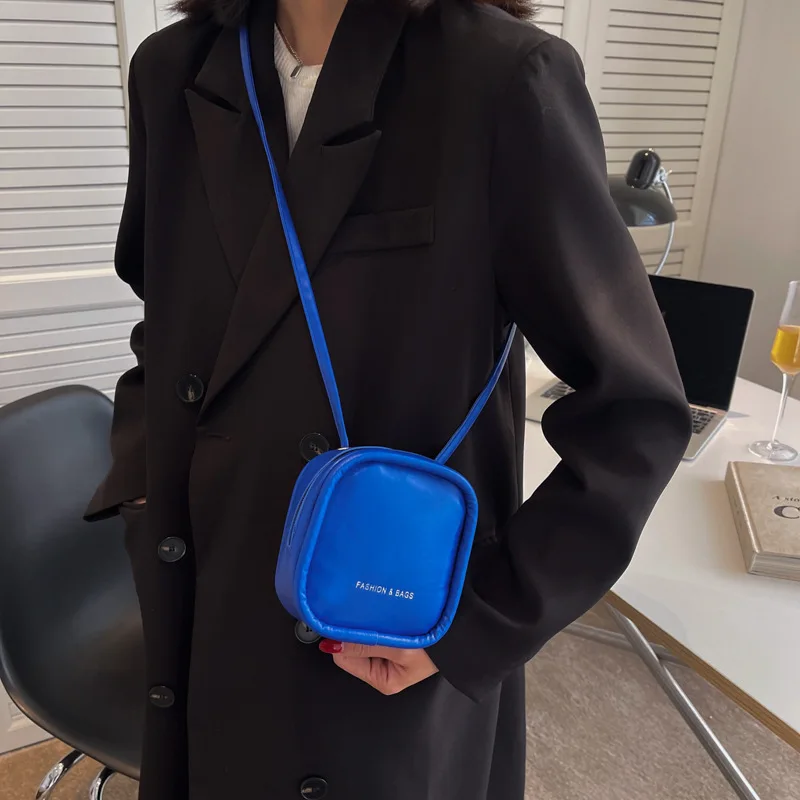 

Простые Женские сумки в стиле ретро, трендовые сумки-мессенджеры из искусственной кожи на цепочке, маленькие женские сумки с клапаном, 2022