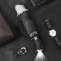 Зонт со светоотражающей лентой по краям и фонариком, встроенным в ручку
