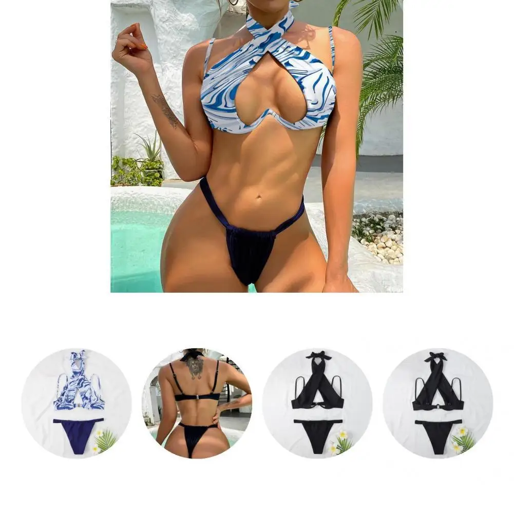 

Женский стильный комплект из двух предметов, бюстгальтер с синим принтом, однотонные стринги, удобный купальный костюм в форме сердца с выр...