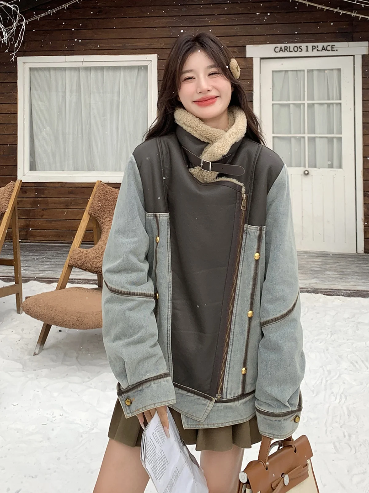 Джинсовое пальто из овечьей шерсти контрастного цвета в стиле пэчворк женское