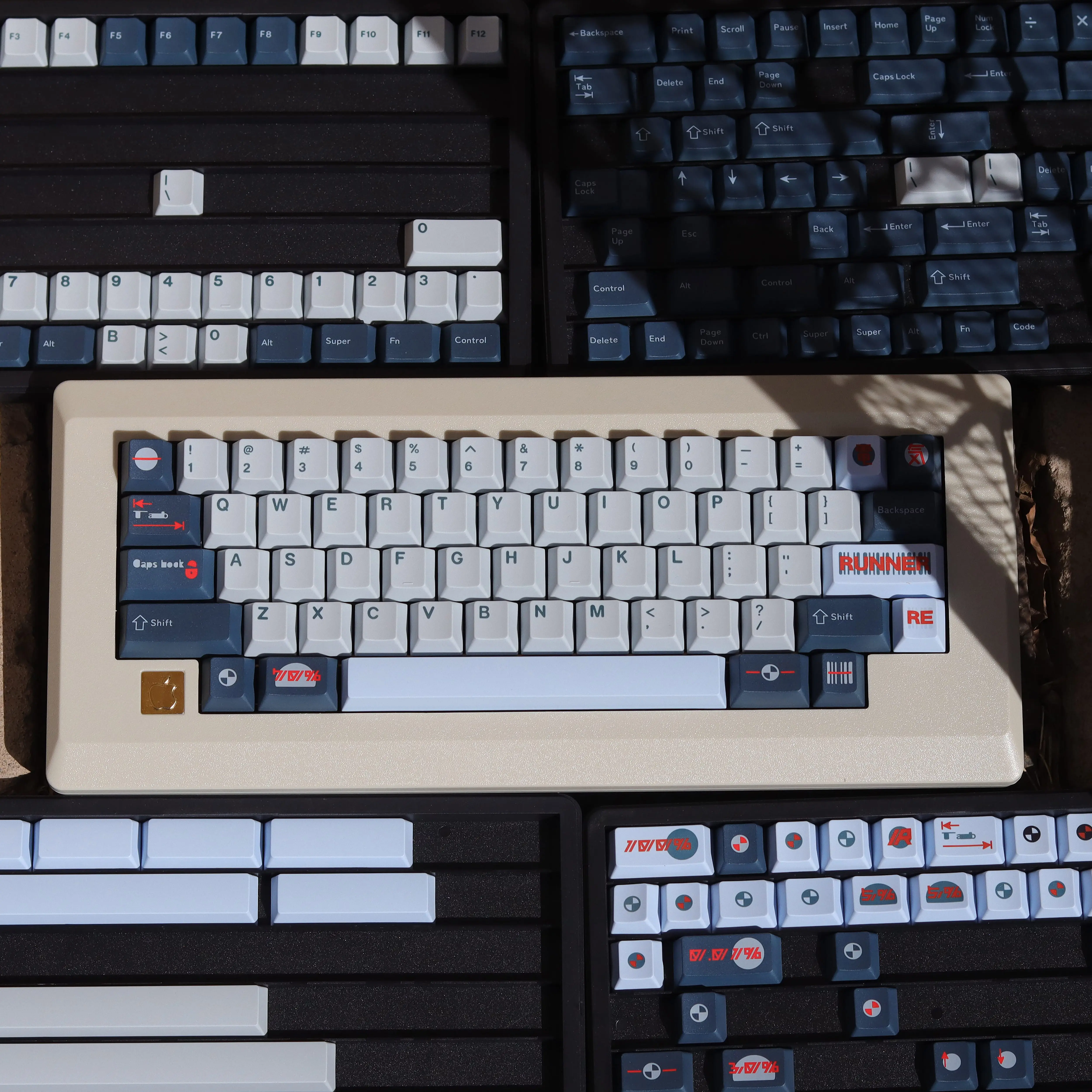 Фото Механические кейкапы Keebox Runner Electric PBT с сублимационной печатью, профиль Cherry, полный комплект для самостоятельной сборки №1