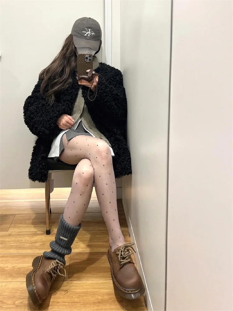 Черная верхняя одежда из овечьей шерсти с лацканами и подолом новинка зимы 2024