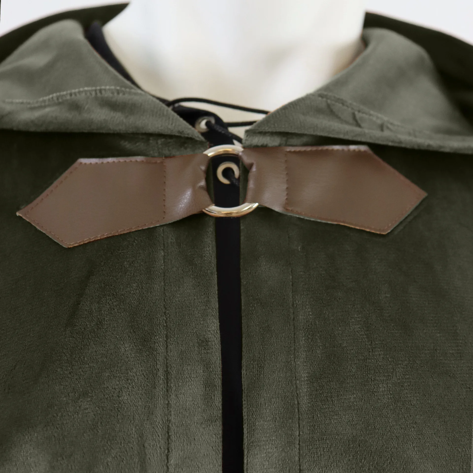 Бархатная накидка с капюшоном для взрослых