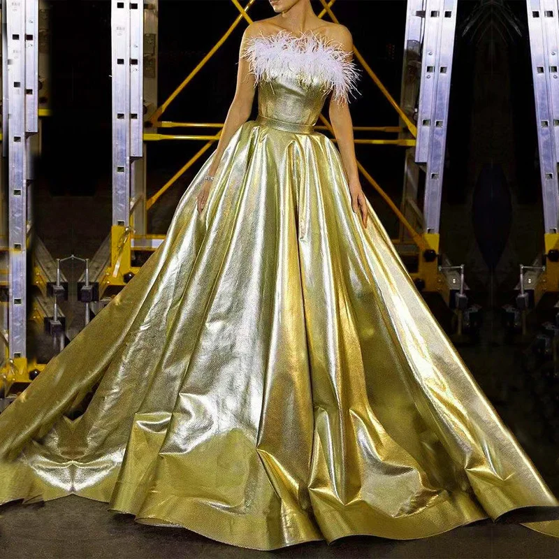 

Женское платье с открытыми плечами и высокой талией, золотистого цвета