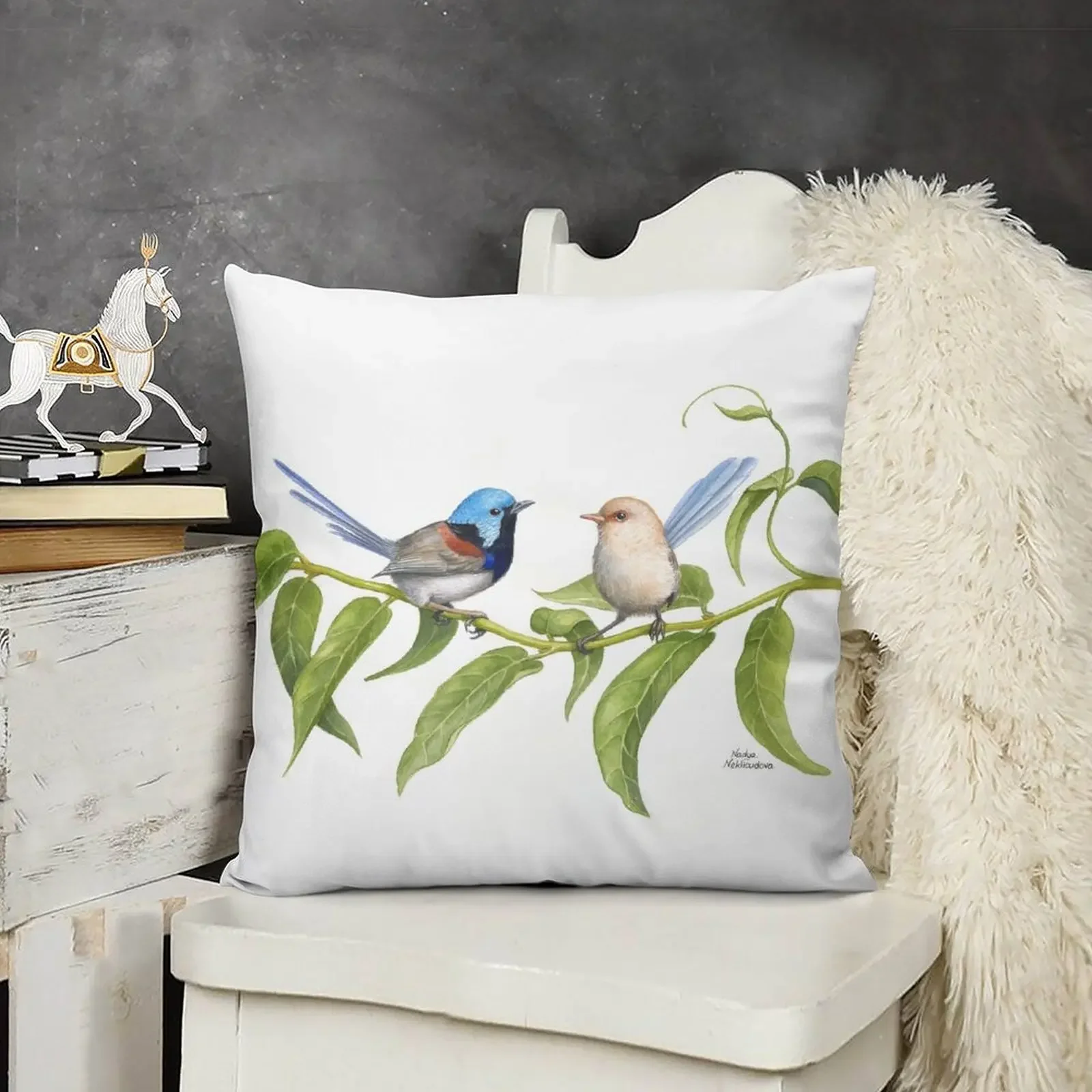 Варистократная подушка Fairy-Wrens- от Nadya Neklioudova декоративная роскошные аксессуары