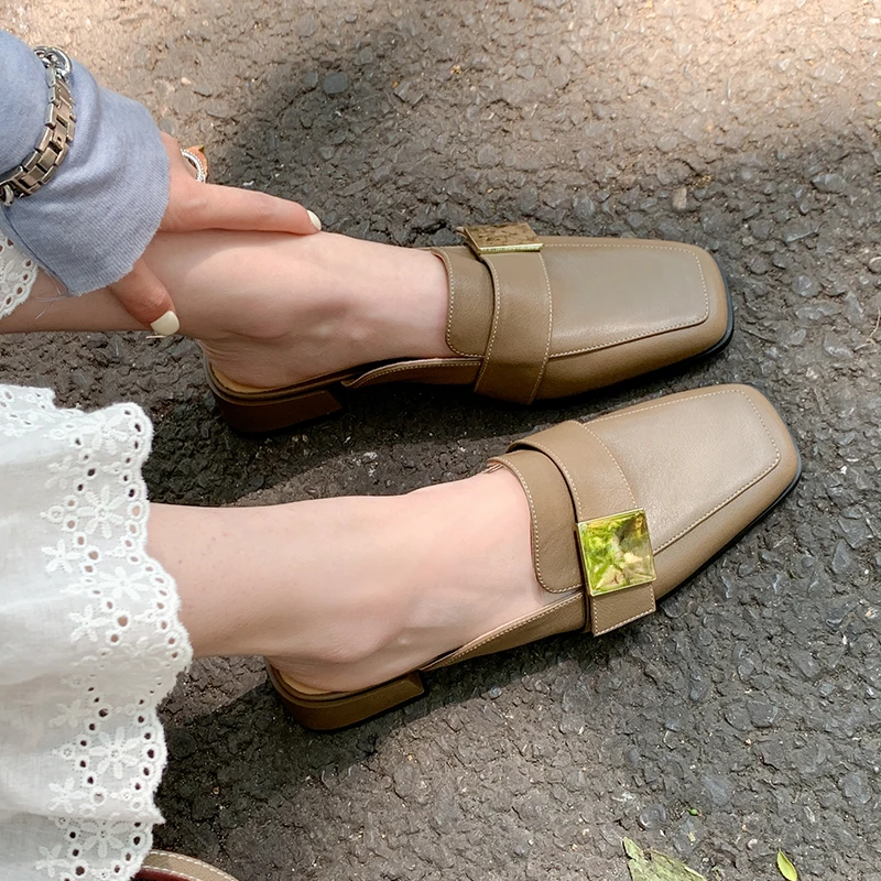 

Женские французские шлепанцы Heihaian, элегантные туфли на низком квадратном каблуке, с металлическим украшением, летняя модель 2023, размеры 34-42