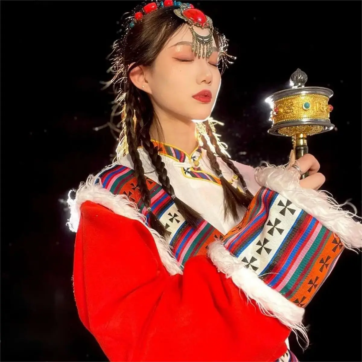 Hand Rotating Wheel Tibetan Hand Rotating Barrel Tibetan Hand Rotating Wheel Home Tibetan Style Decoration Travel Shot Props