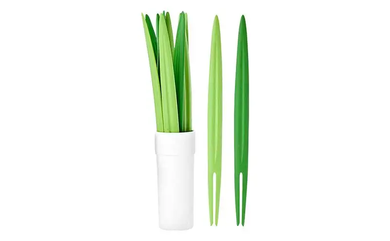 

Fruit Fork Picks Portable Dessert Forks for Strawberries Leaf Shaped Green Small Decorative Fruit Forks Party Supplies Lunch Box