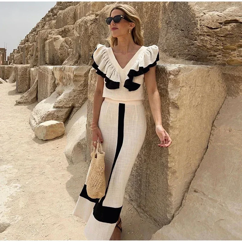 Женский летний костюм без рукавов элегантный из двух предметов с оборками и