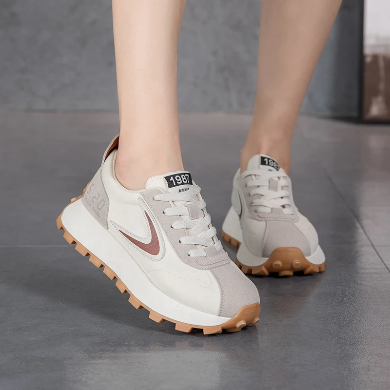 Women's Spring and Summer Golf Shoes Beige Classic Women's Outdoor Sports Shoes Golf Training Comfortable Grass Training Shoes