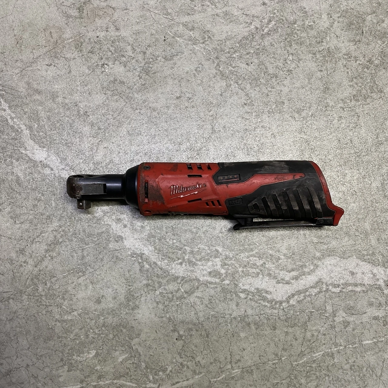 

Milwaukee 2457-20 12В динамометрический ключ