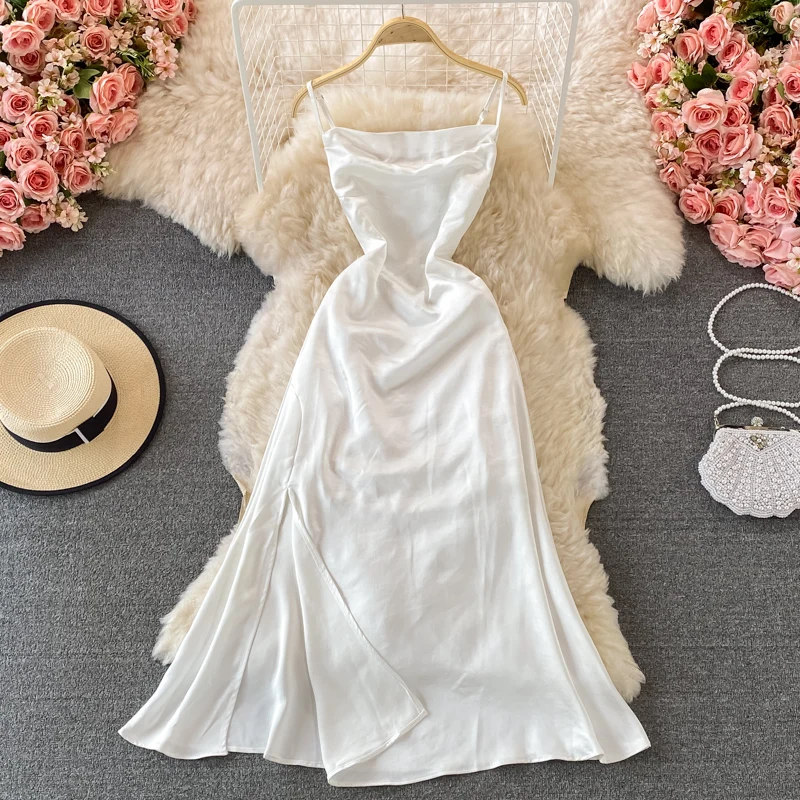 

Женское летнее белое тонкое платье на бретелях с высокой талией