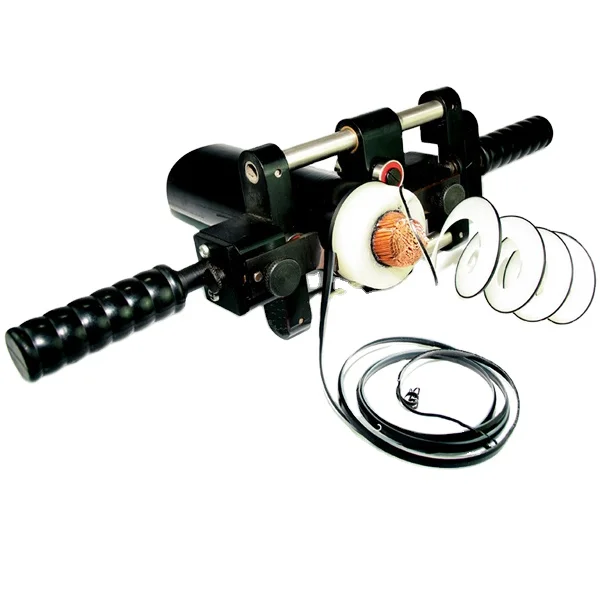 Устройство для зачистки кабеля оболочка изоляции и полупроводникового слоя с