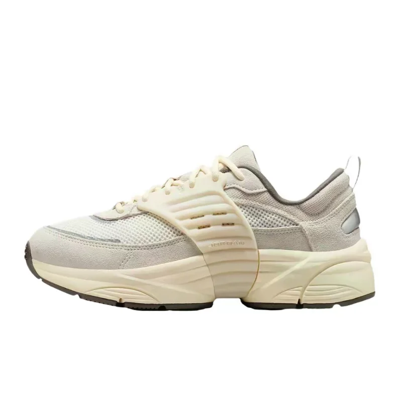 Фото Кроссовки Nike Jordantrunner o/s classic, универсальные, дышащие и поддерживающие, для повседневной носки, бежевого цвета, для мужчин и женщин IB3722-101 №2