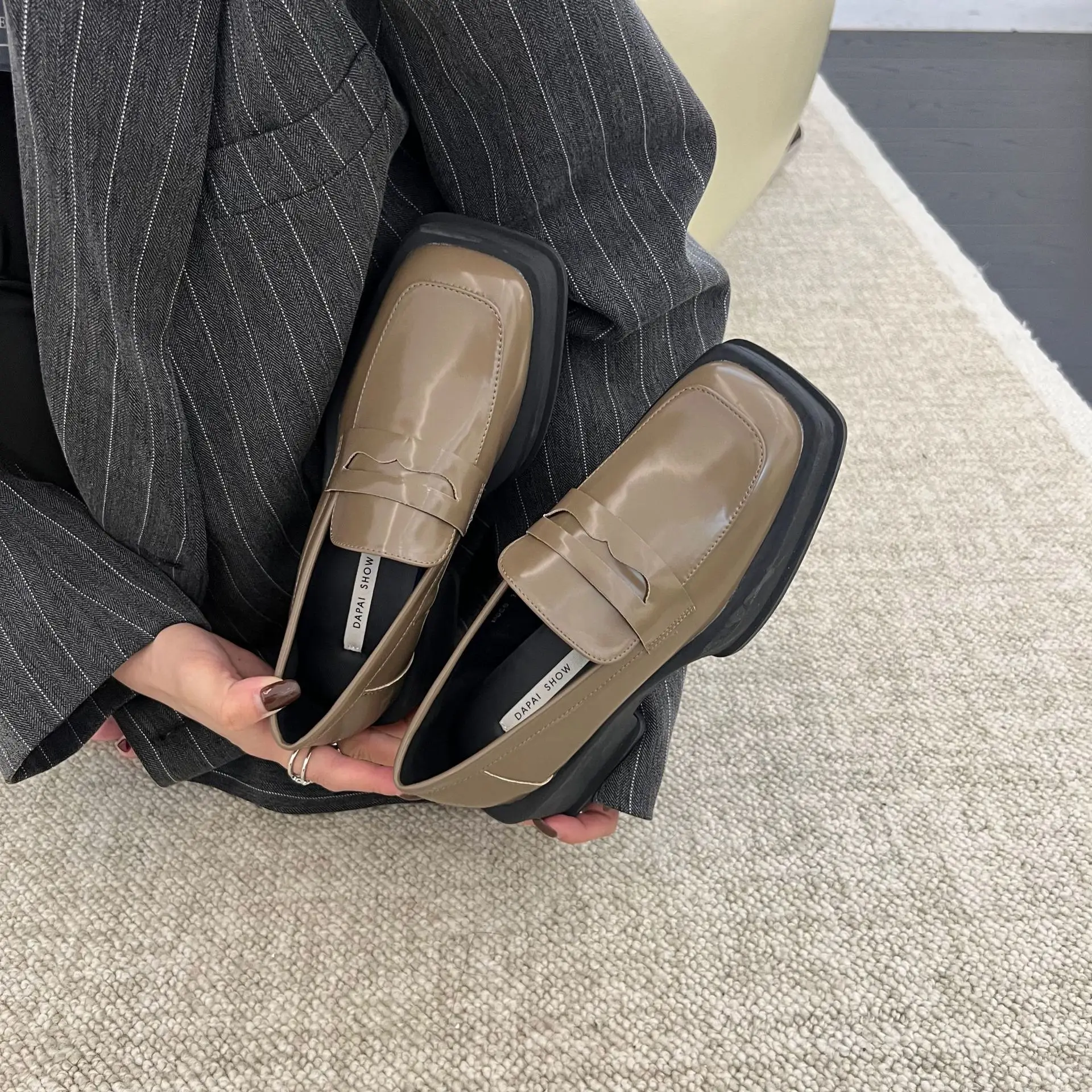 

Женские туфли-оксфорды на платформе с квадратным носком, повседневные кроссовки в британском стиле, лоферы с мехом, кожаные, в стиле преппи, для осени