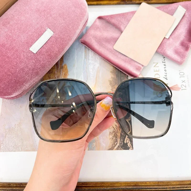 Женские солнцезащитные очки модные брендовые дизайнерские в титановой оправе