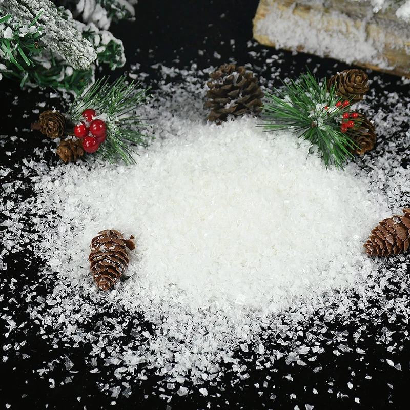 Летают сухие снежинки