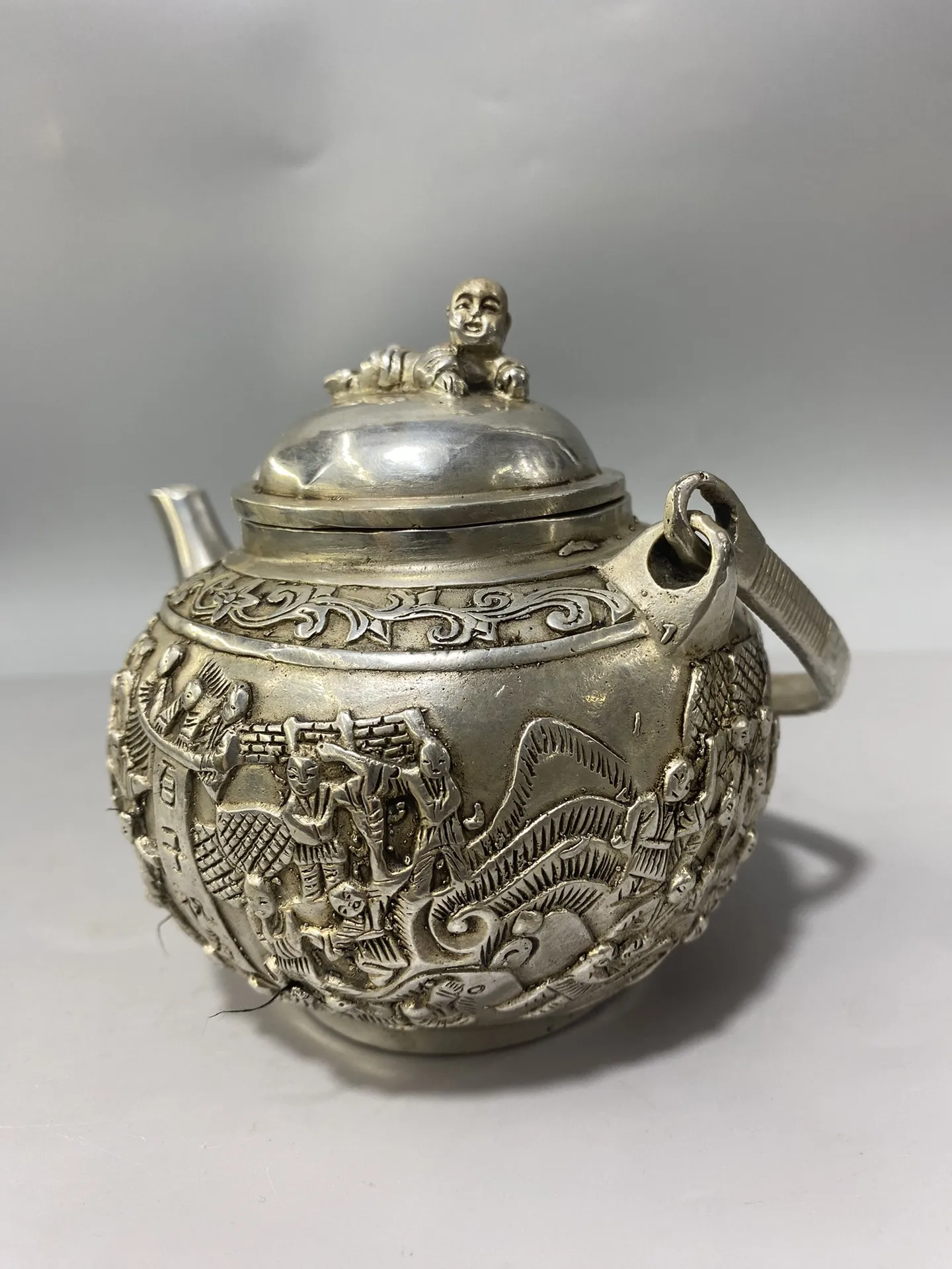 Белый медный горшок имеет красивый внешний вид изысканное мастерство и