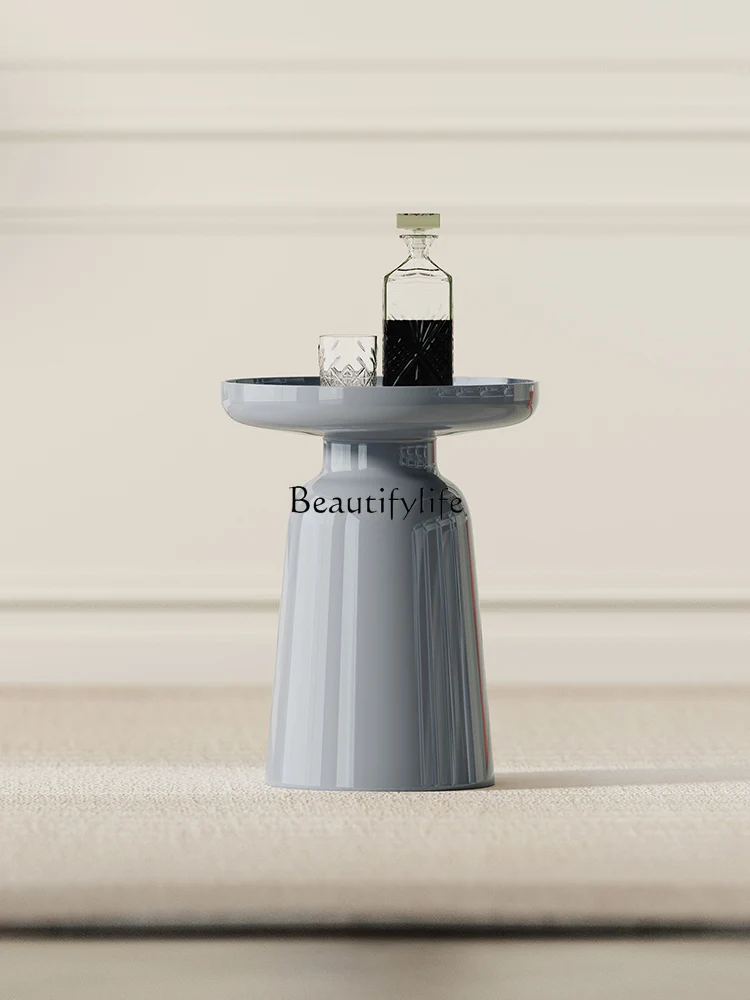 Современный простой боковой столик для гостиной в маленькой квартире