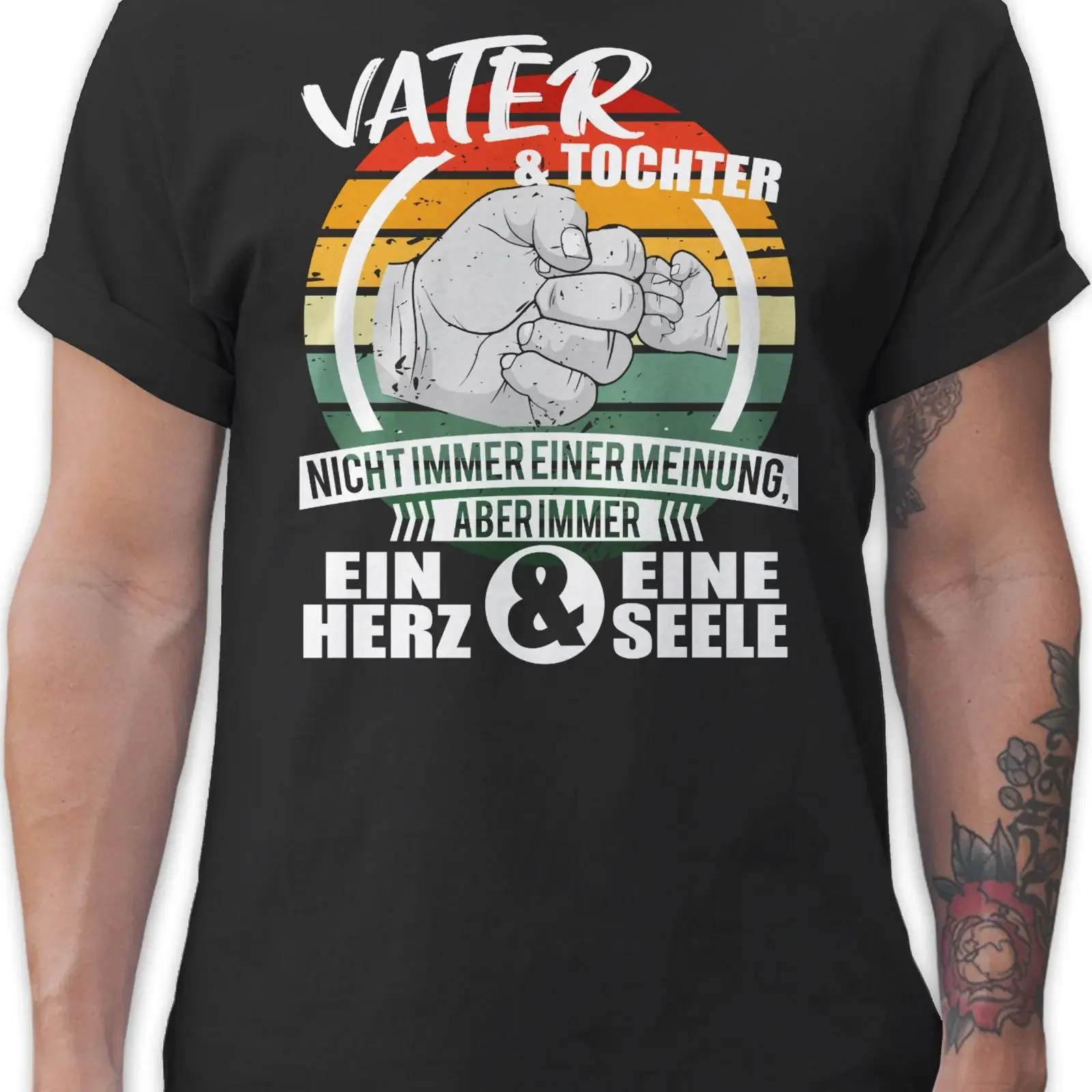 Фото Футболка T Shirtracer «Отец и дочь — одна душа» — подарок на День отца для папы, винтажная, с эффектом потертости, графический принт, уличный стиль, унисекс №1