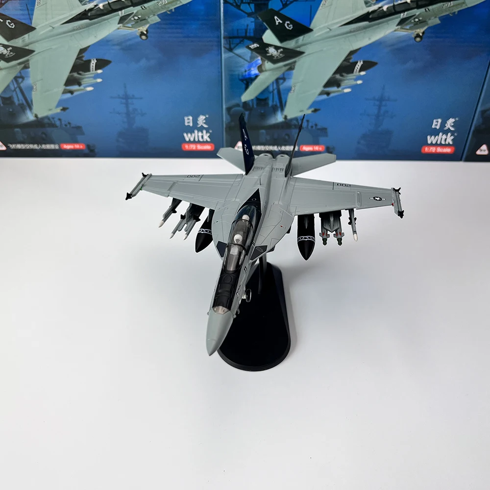 Фото Масштабная модель военного самолета F/A-18F Hornet F18 (1:72) для авианосцев, готовая коллекционная модель из литого металла, украшение №2