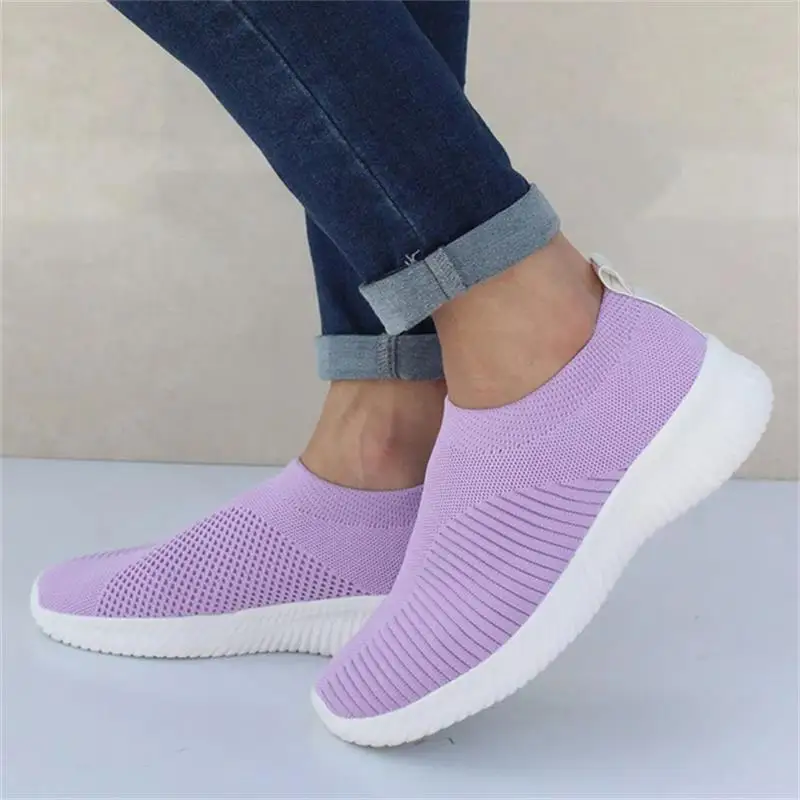 Women's sports shoes Mesh casual vulcanized shoes Soft soled large flat shoes Women's fashionable and comfortable socks shoes