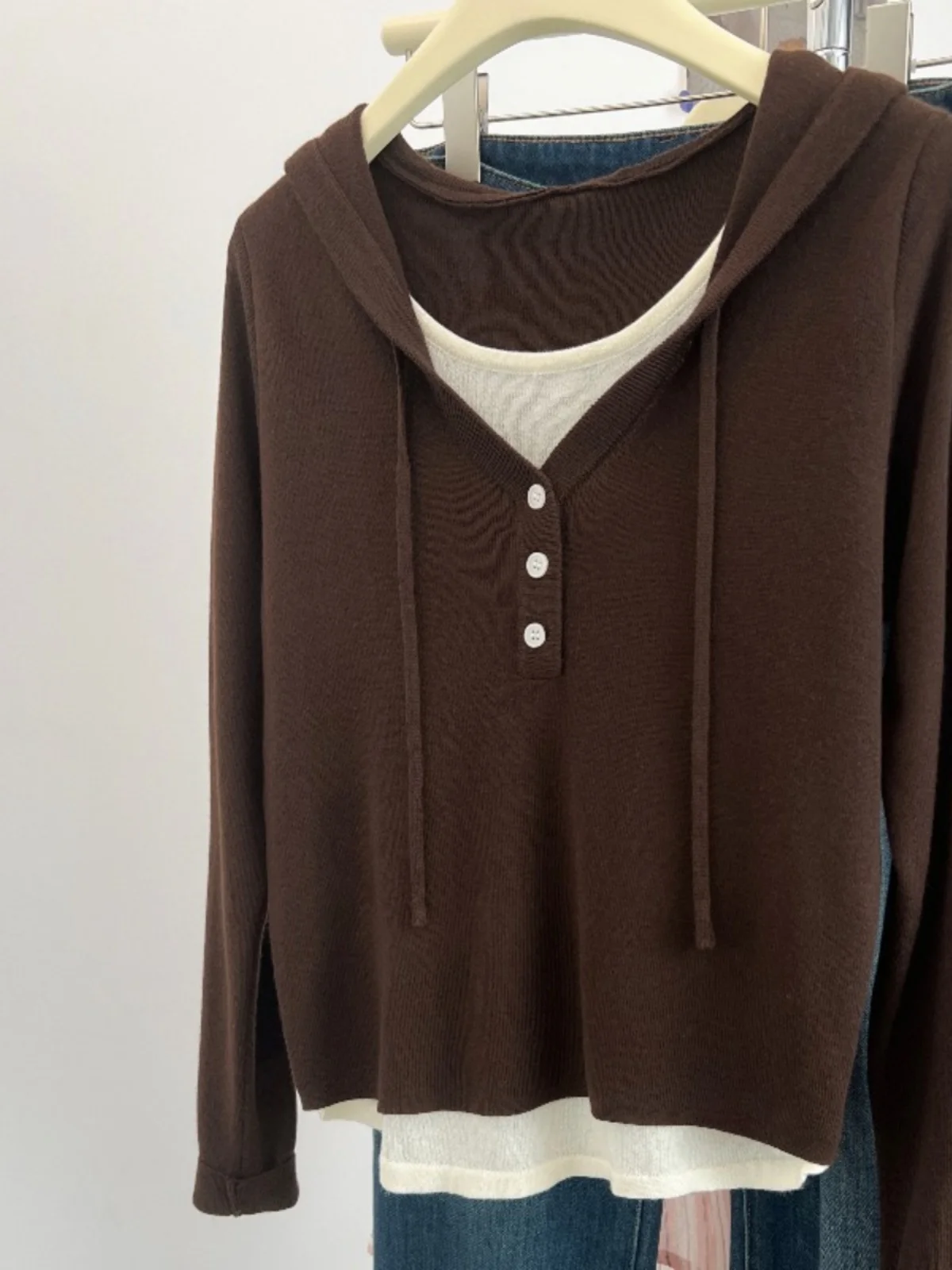 Поддельный капюшон из двух частей вязаный низ с длинными рукавами осенне-зимний