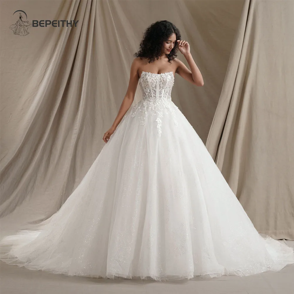 Свадебное платье без бретелек с 3D-принтом