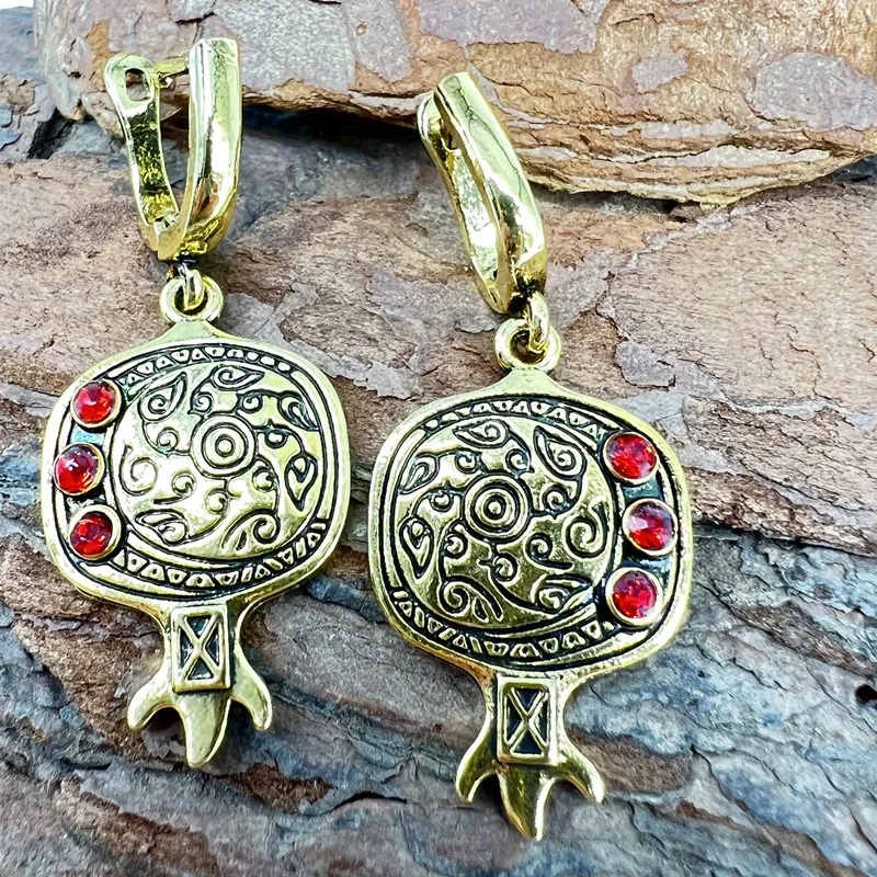 

Vintage Plating Antique Gold Color Pomegranate Earrings with Red Crystal Drop Earrings for Women
