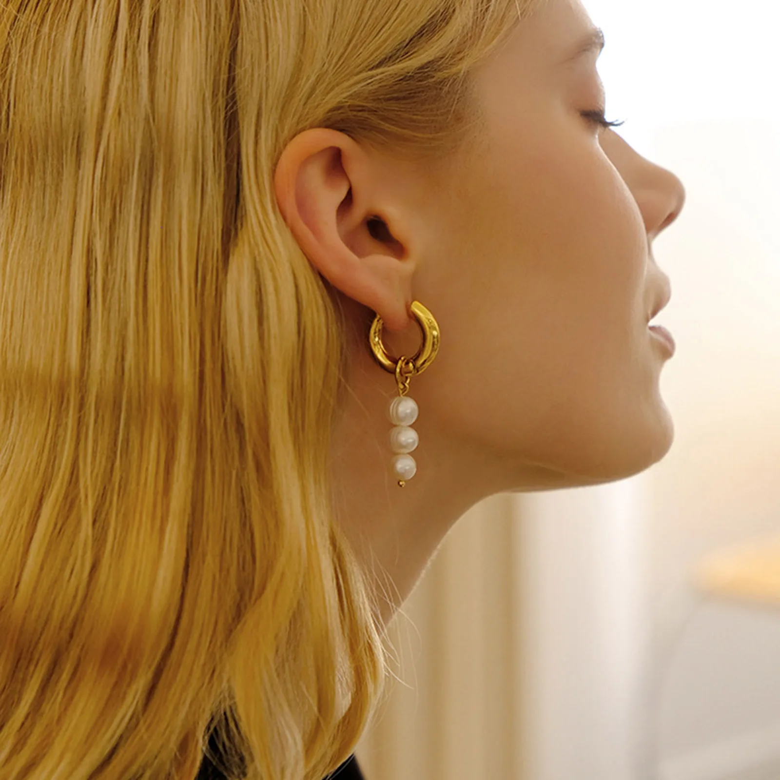 

Fashion Stainless Steel & Natural Pearl Hoop Earrings Gold Plated White Circle Ring For Women Girl Gifts Party Jewelry 1 Pair