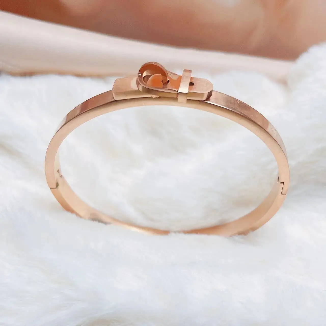 

Fashion Stainless Steel Gold Color Belt Charms Bracelet Bangle Bracelets Adjustable for Women Jewelry